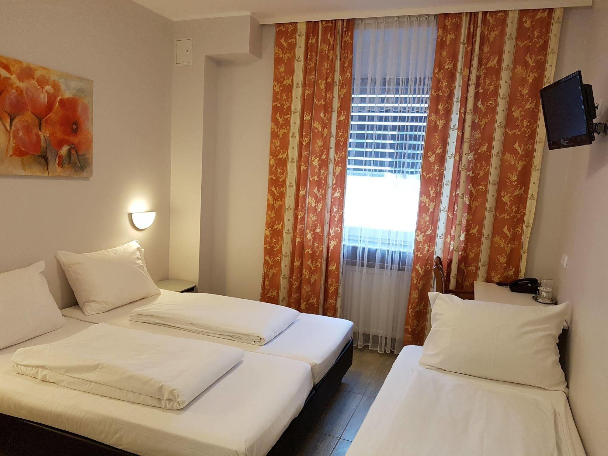 Hotel Diana Dusseldorf Ngoại thất bức ảnh